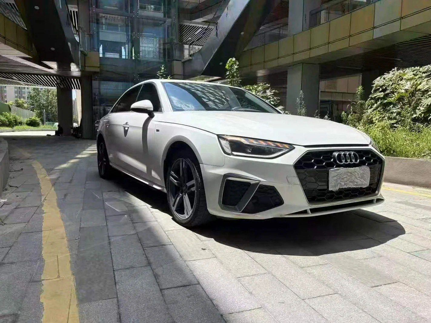 奥迪A4L 正面外观三