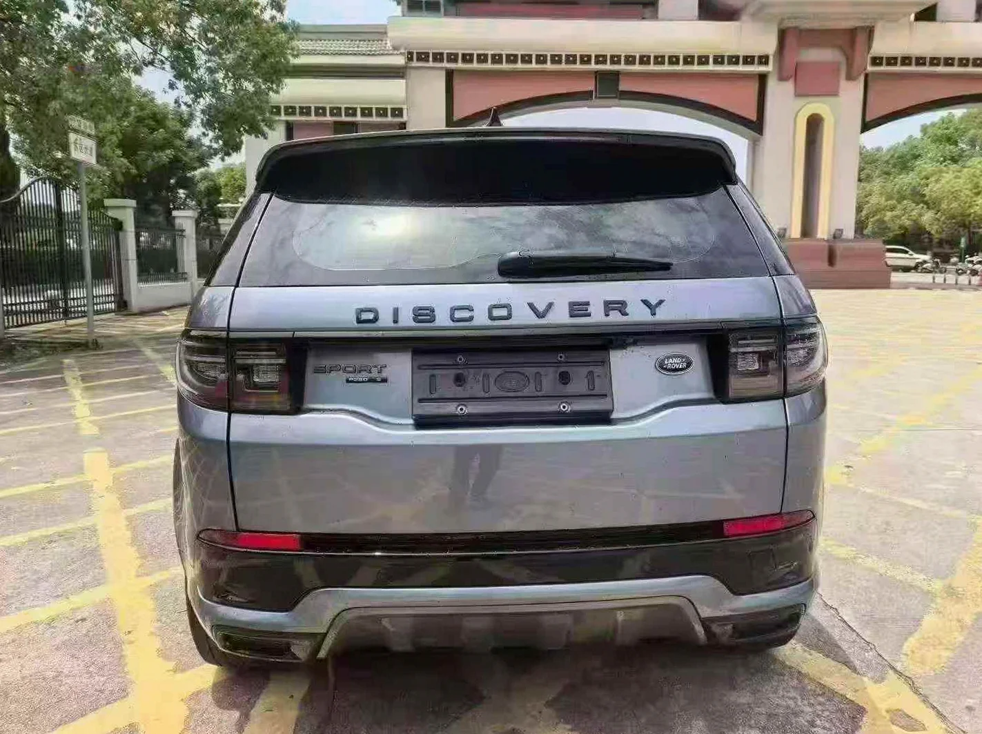 路虎发现 后面外观一