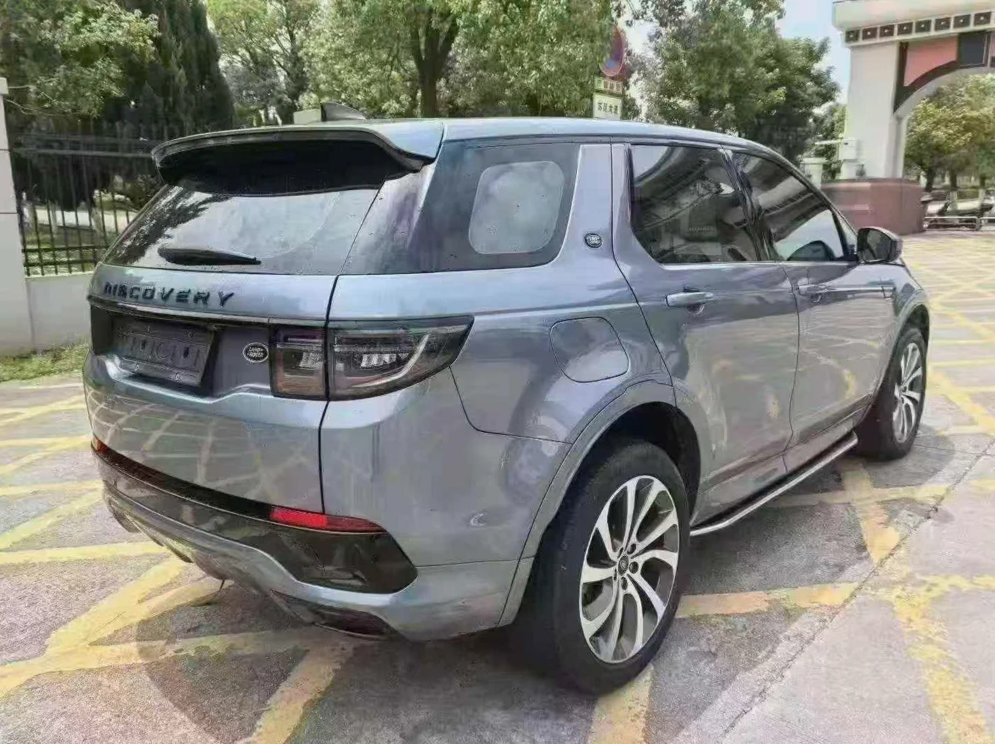 路虎发现 驾驶室