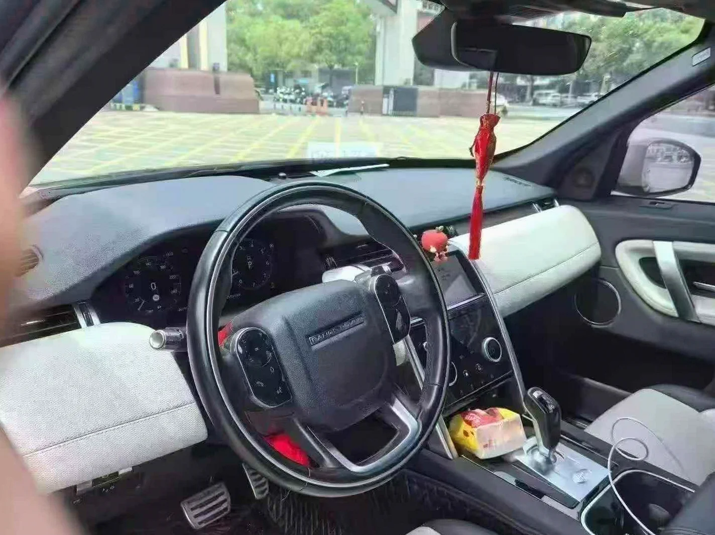路虎发现 后面外观二