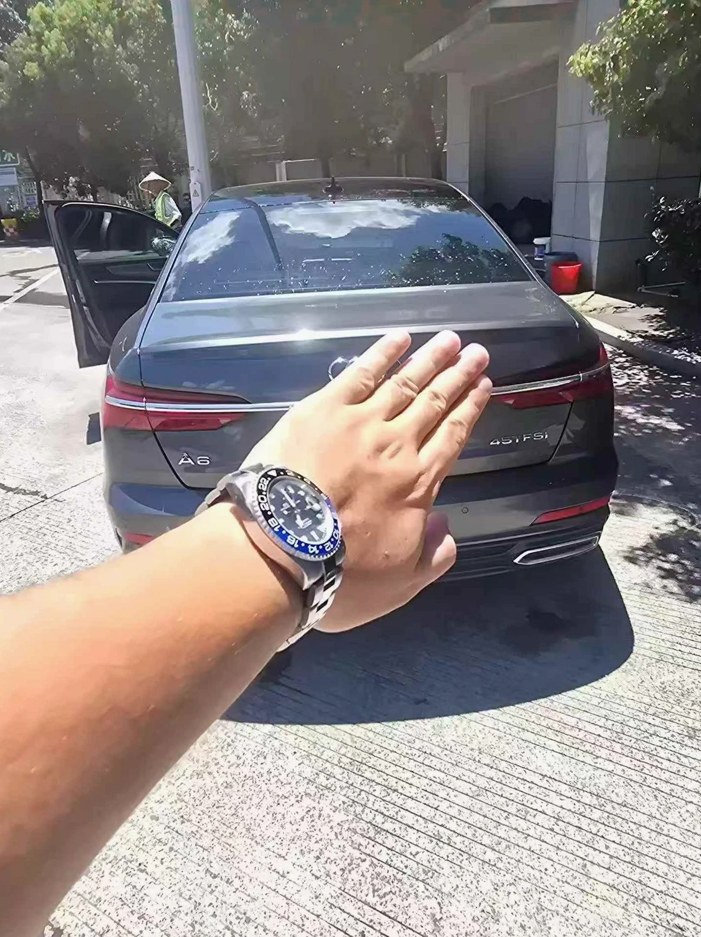 奥迪A6L 后面外观一