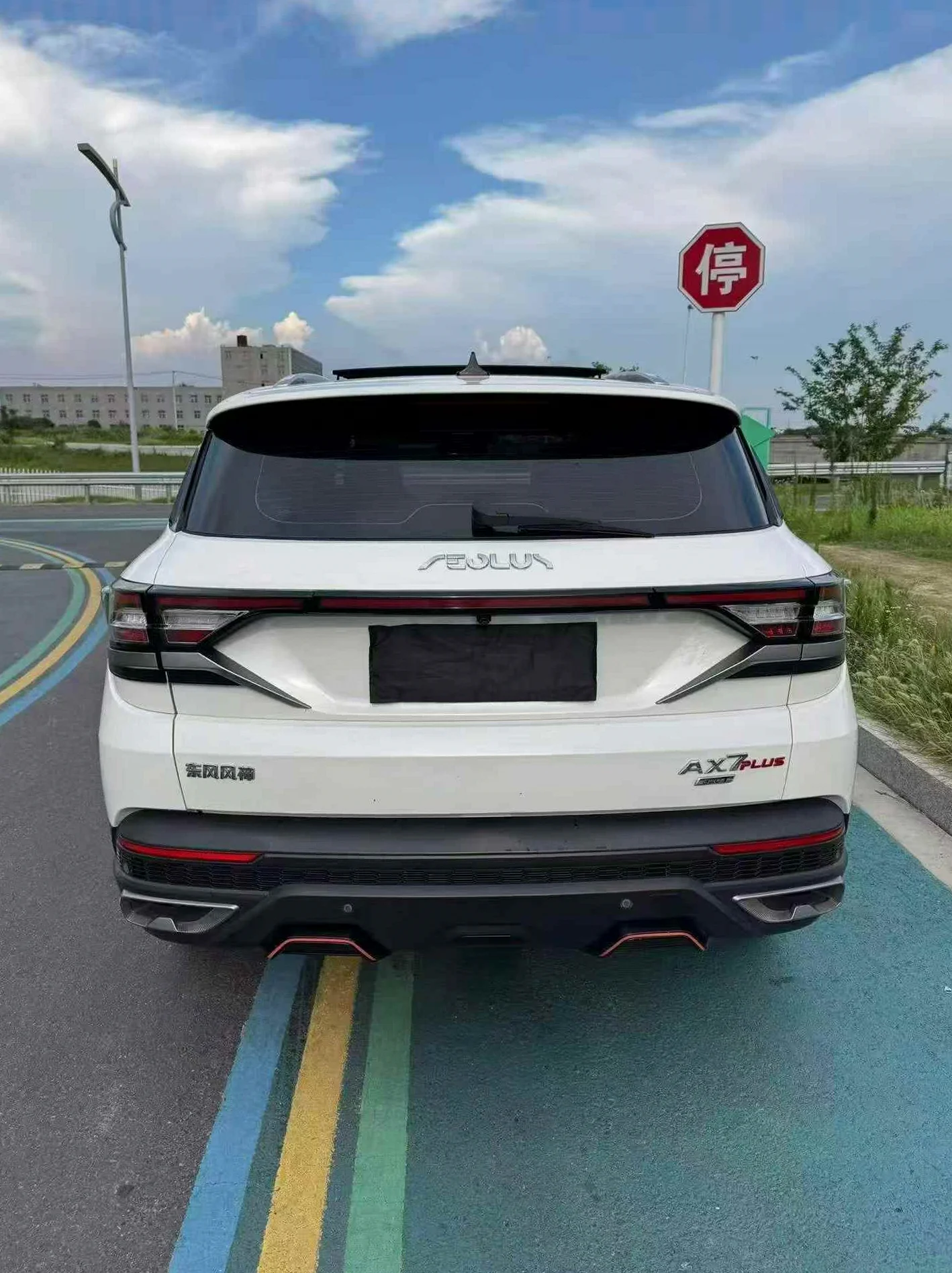 东风ax7 后面外观一