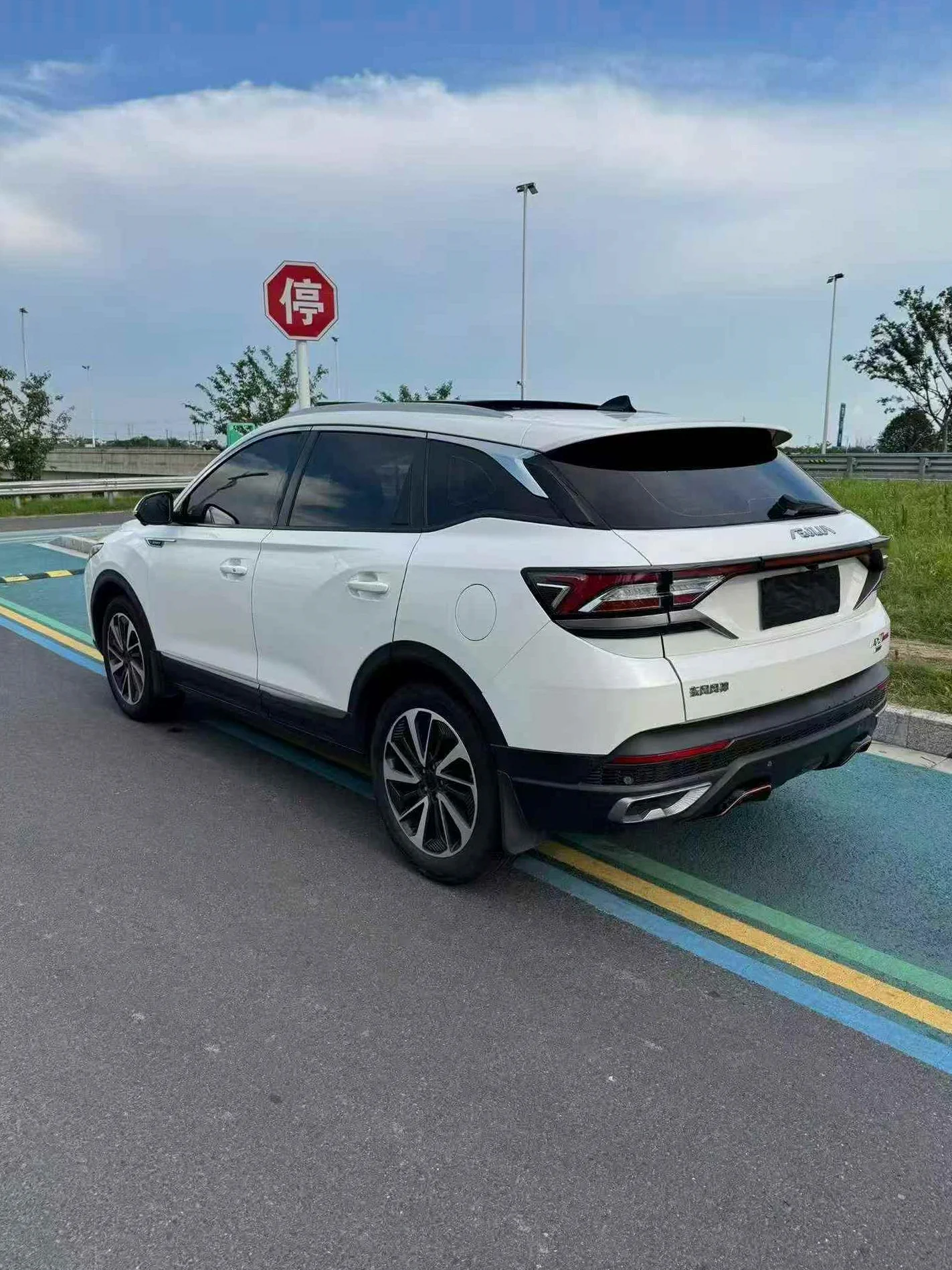 东风ax7 正面外观三