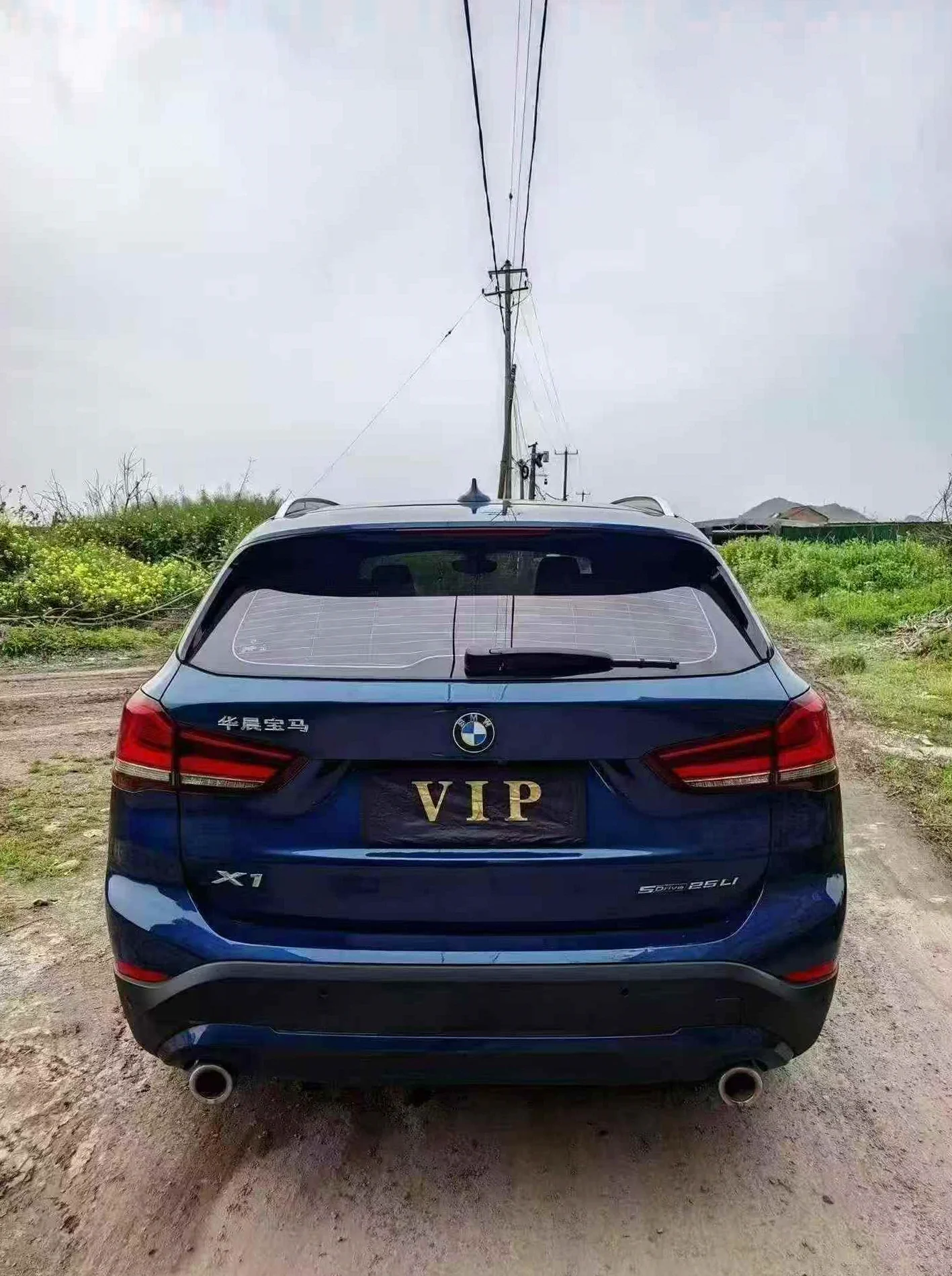 宝马X1 后面外观一