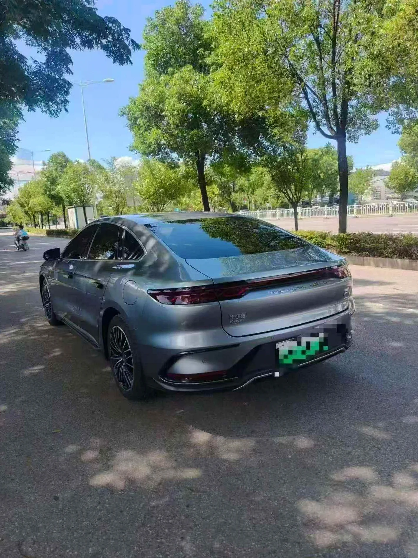 比亚迪汉 后面外观三