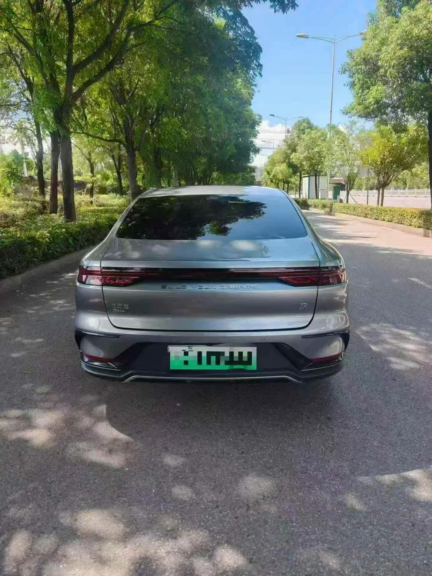 比亚迪汉 后面外观一