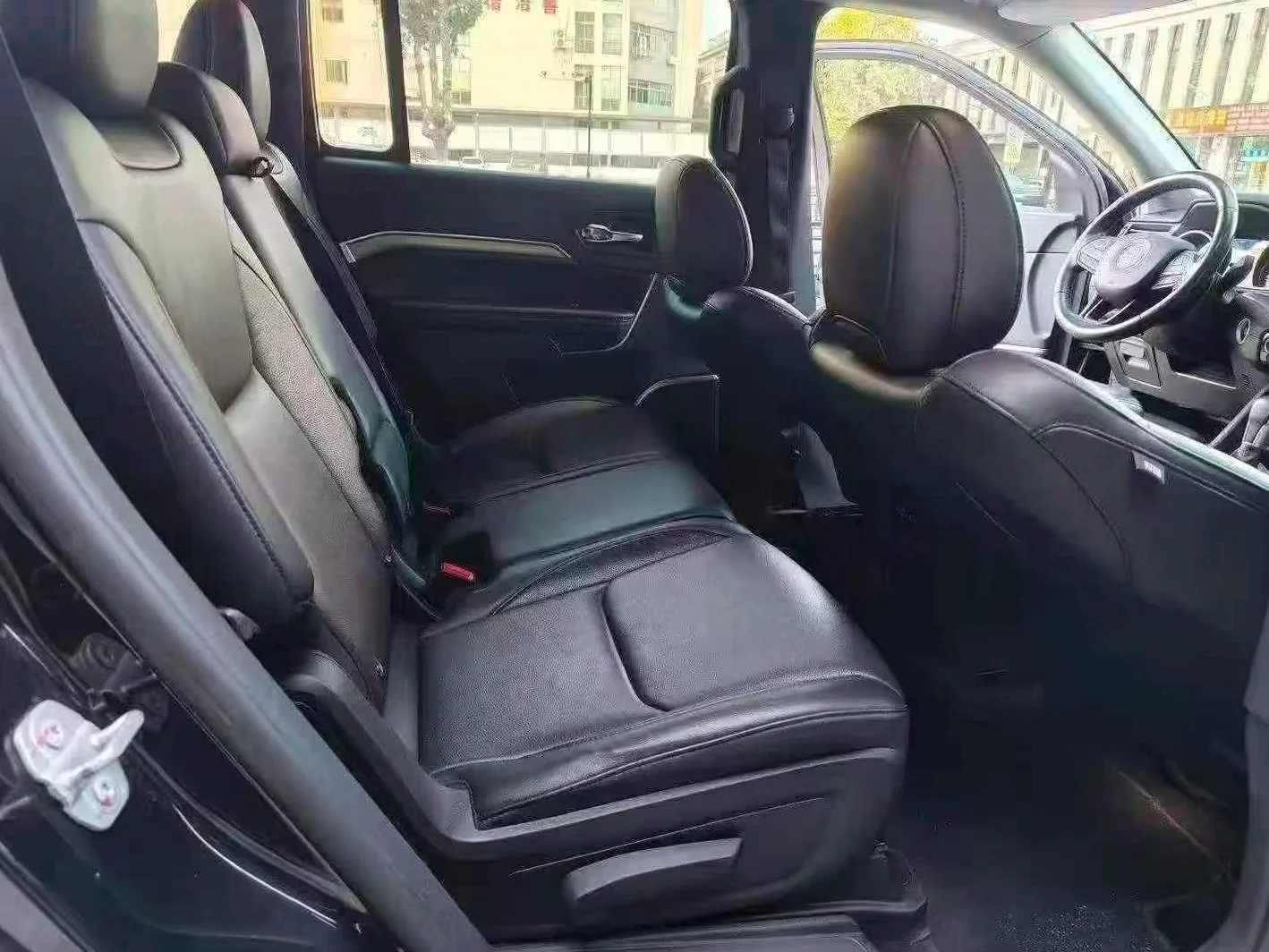 Jeep指挥官 内饰前排