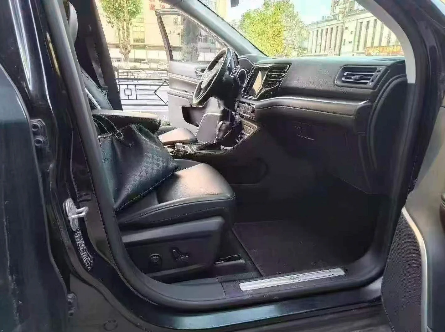 Jeep指挥官 后面外观三
