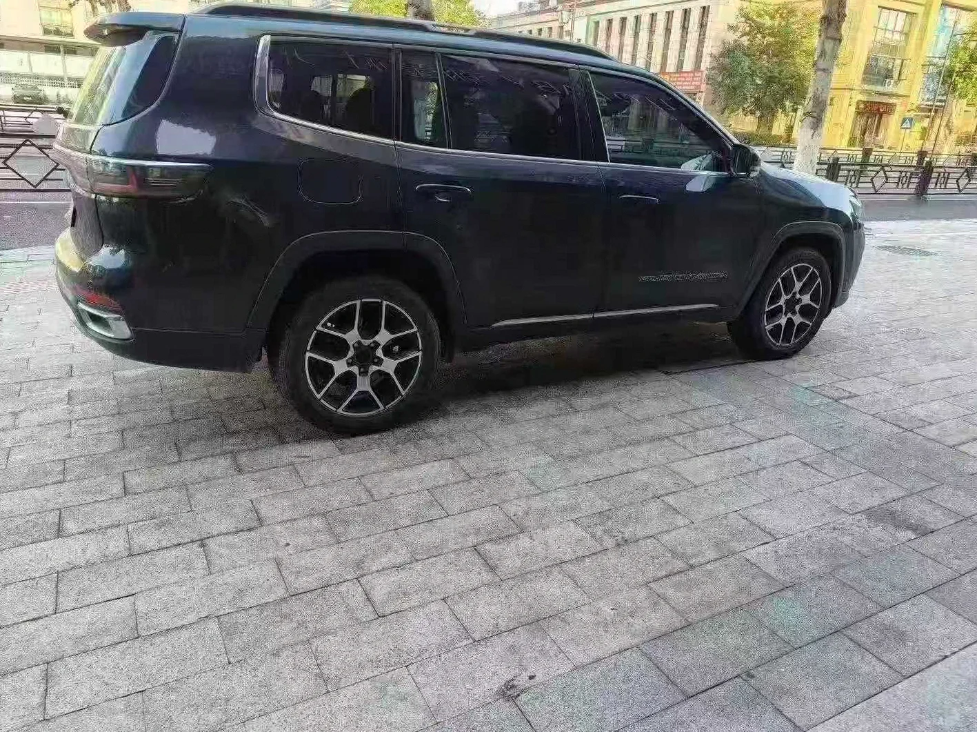 Jeep指挥官 后面外观一