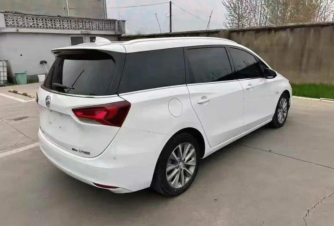别克GL6 后面外观一