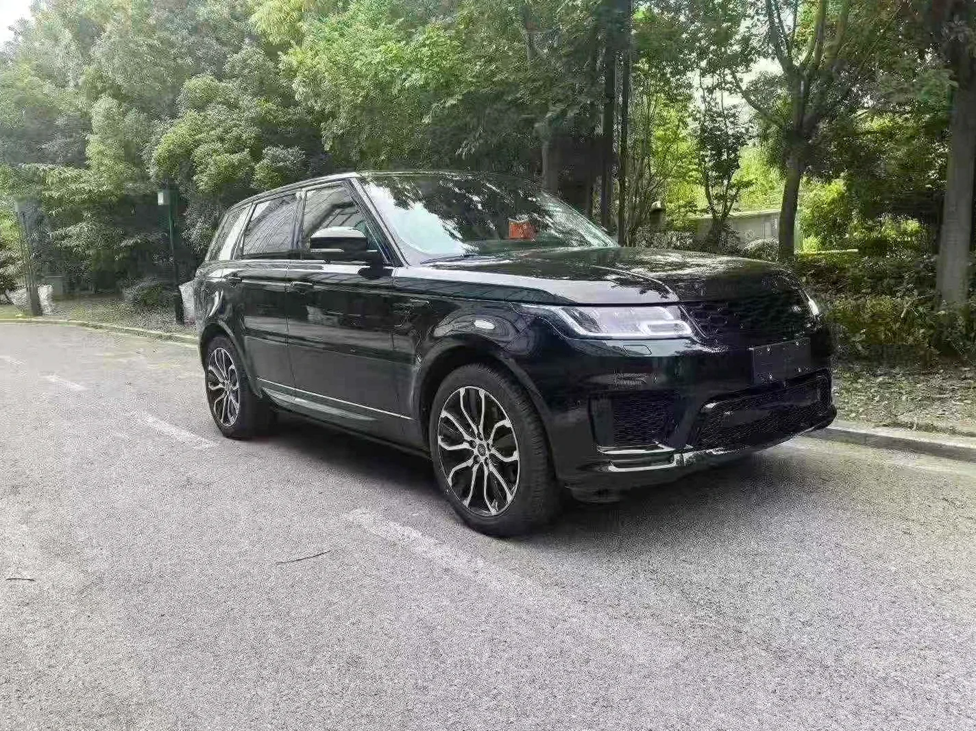 路虎揽胜运动 正面外观二