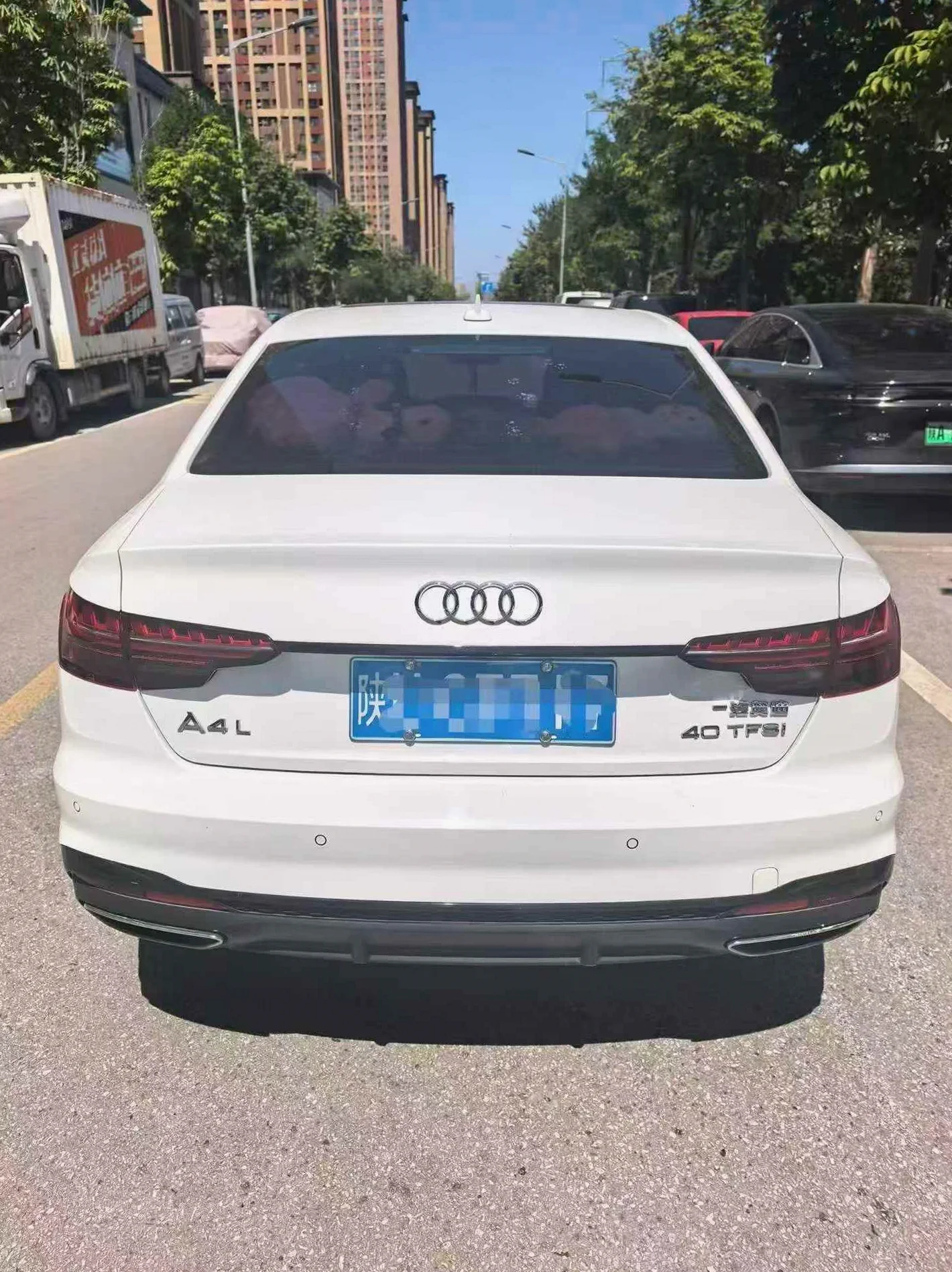 奥迪A4L 后面外观一
