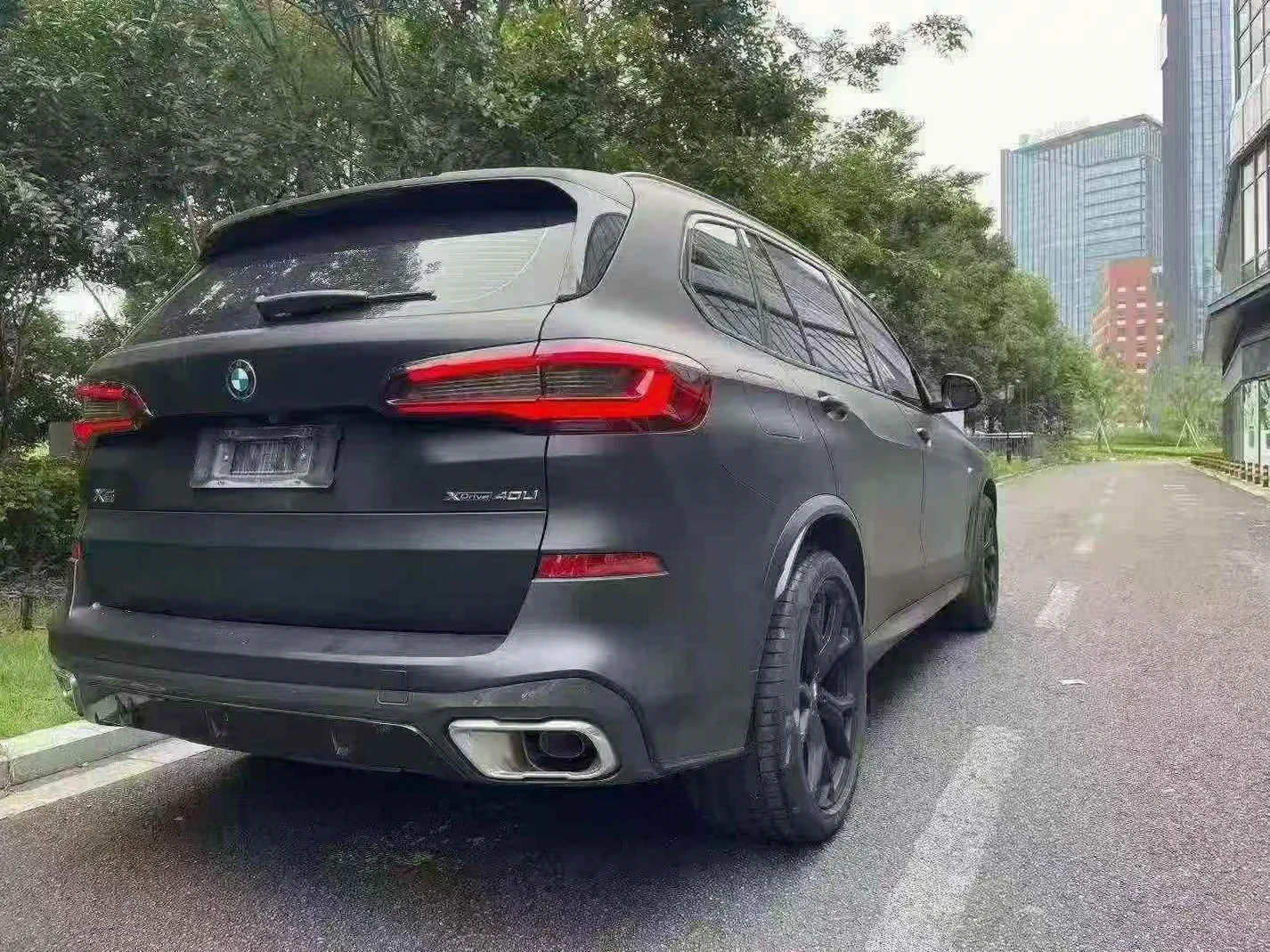 宝马X5 后面外观一