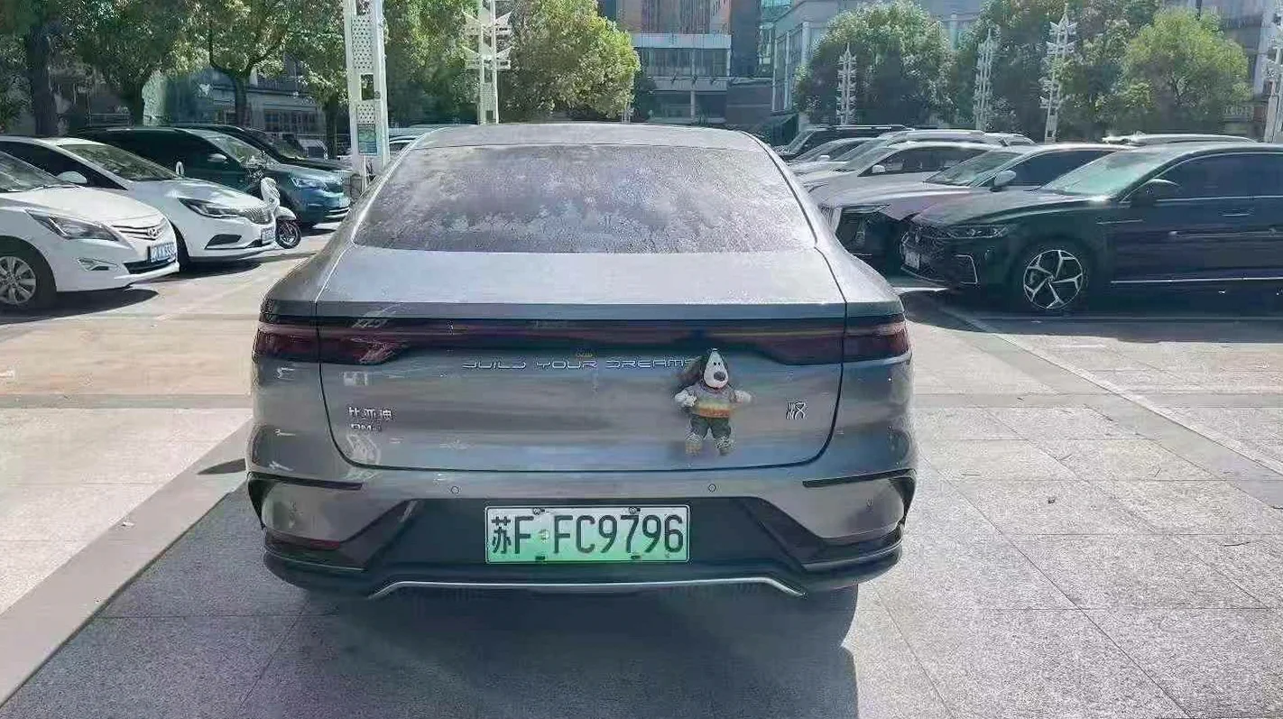 比亚迪汉 后面外观一