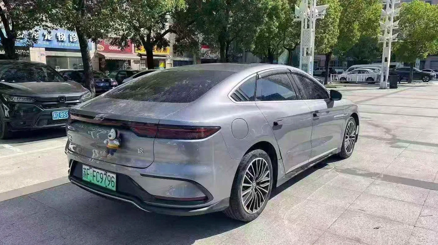 比亚迪汉 驾驶室