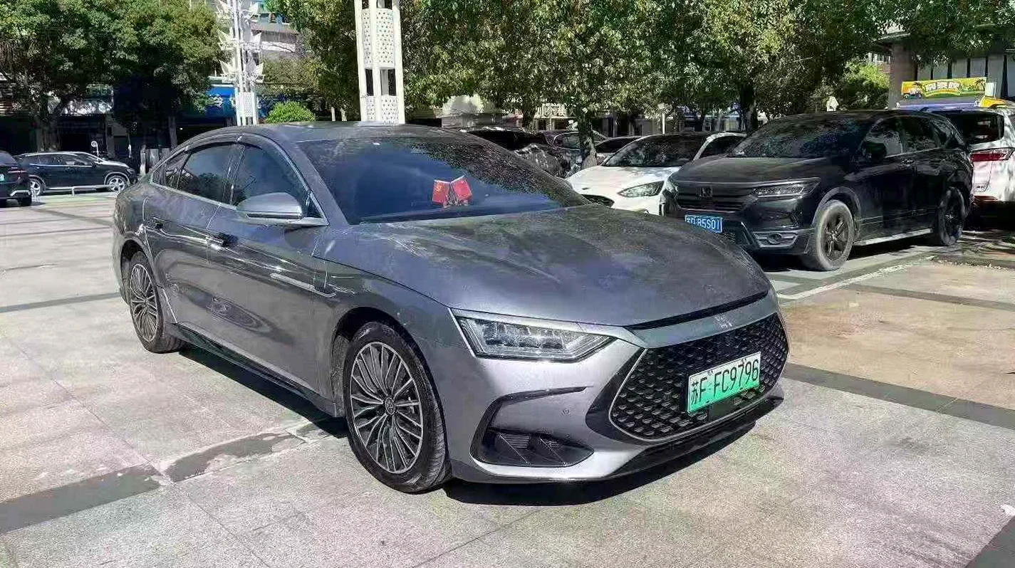 比亚迪汉 正面外观三