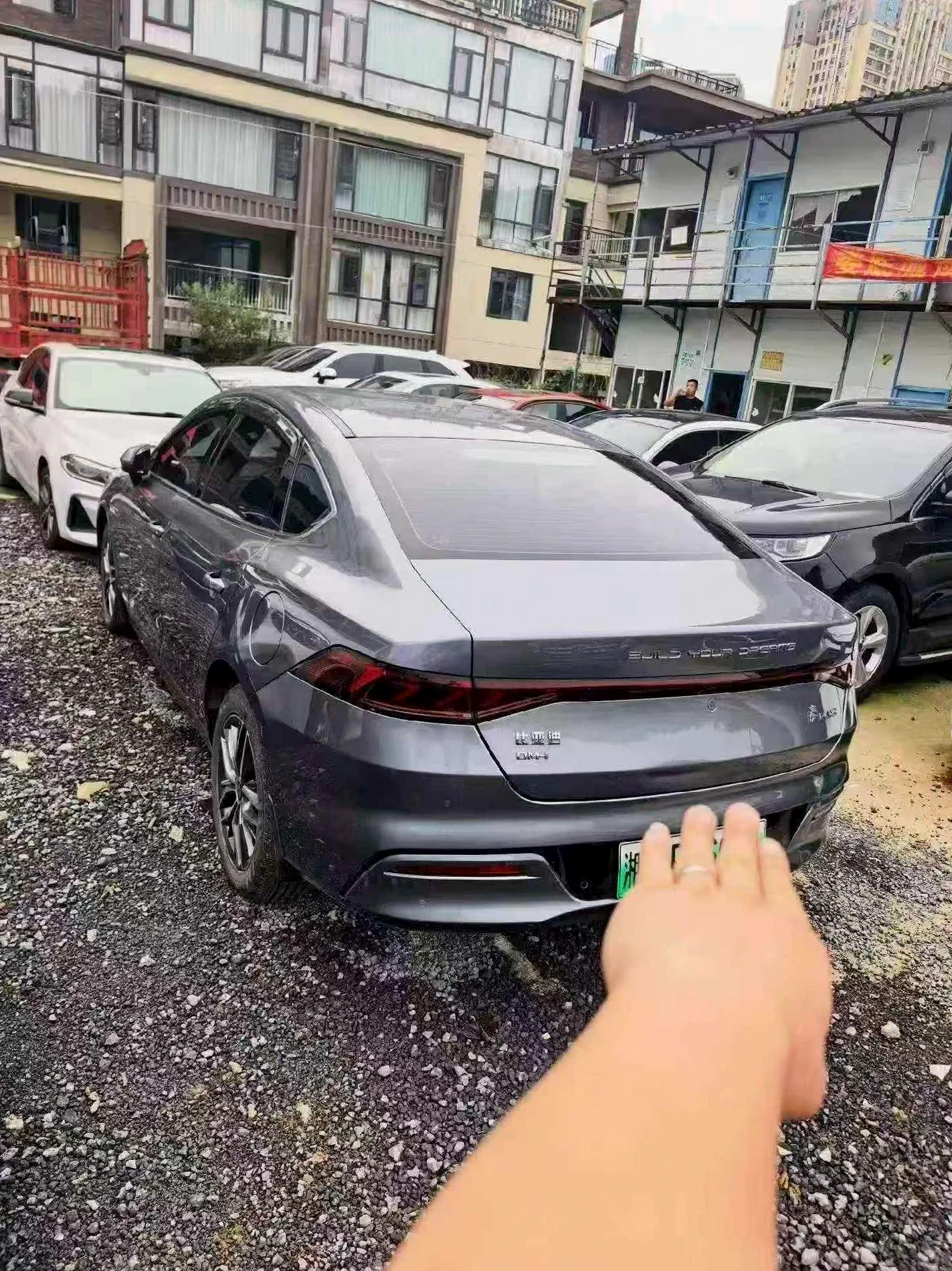 比亚迪秦 后面外观一