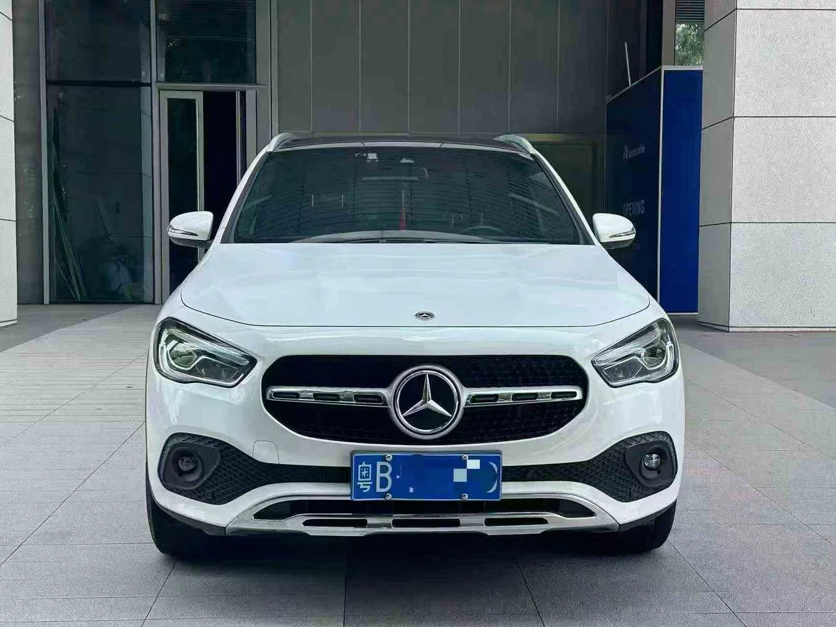 奔驰GLA 正面外观二