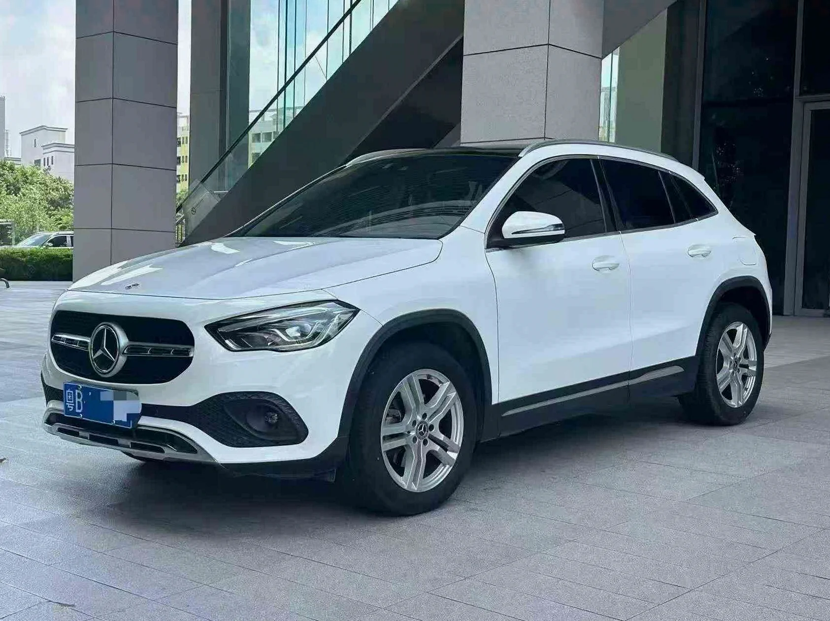奔驰GLA 正面外观三