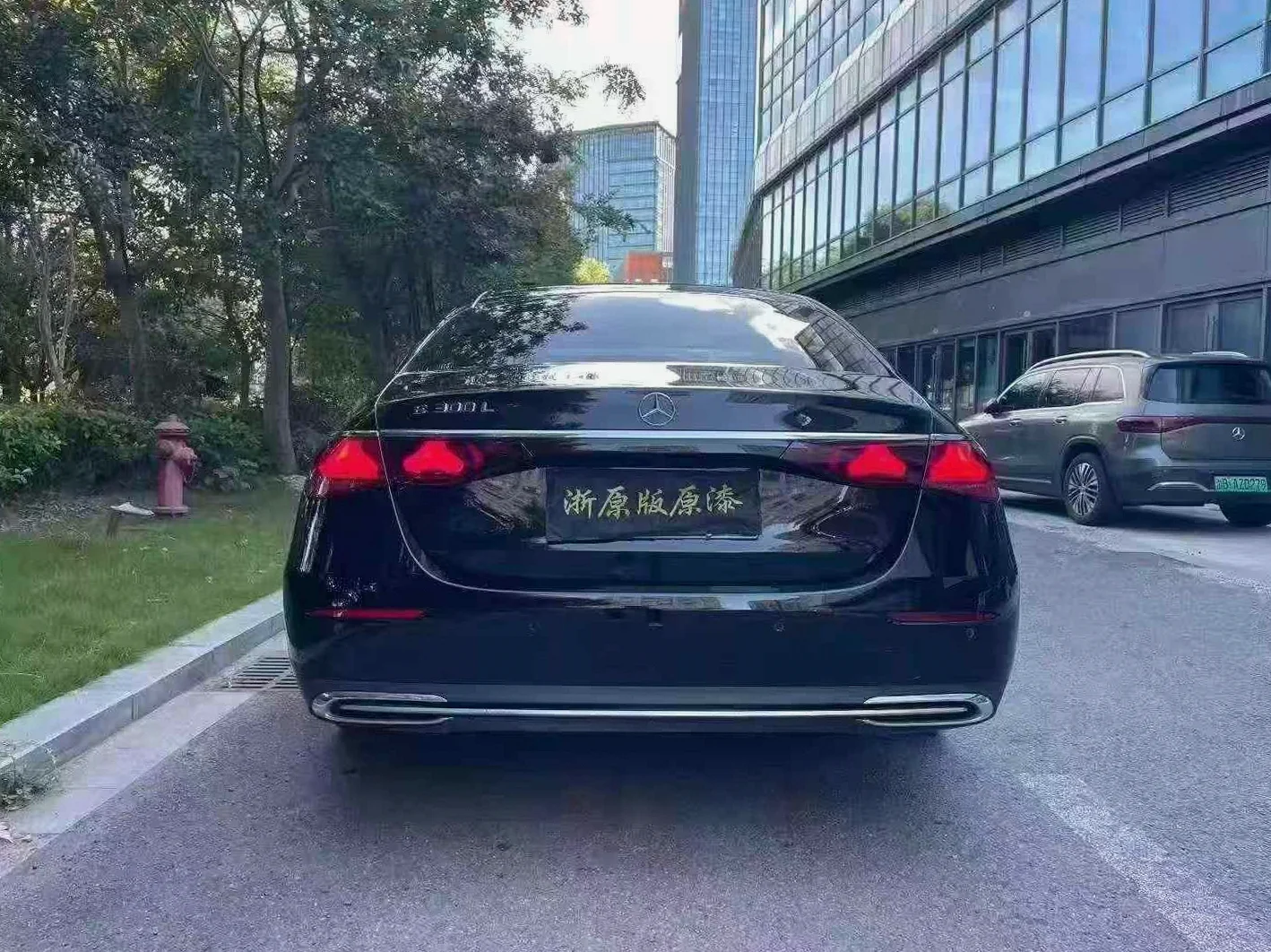 奔驰E 后面外观二