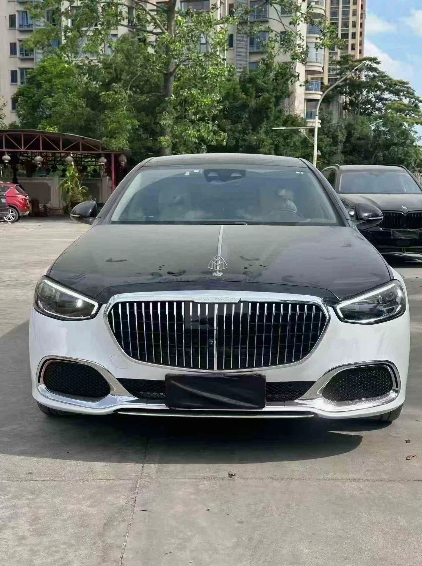 奔驰迈巴赫S级 正面外观二