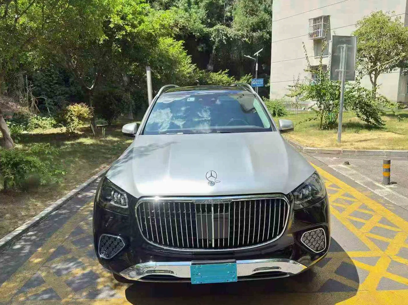 奔驰GLS 正面外观二