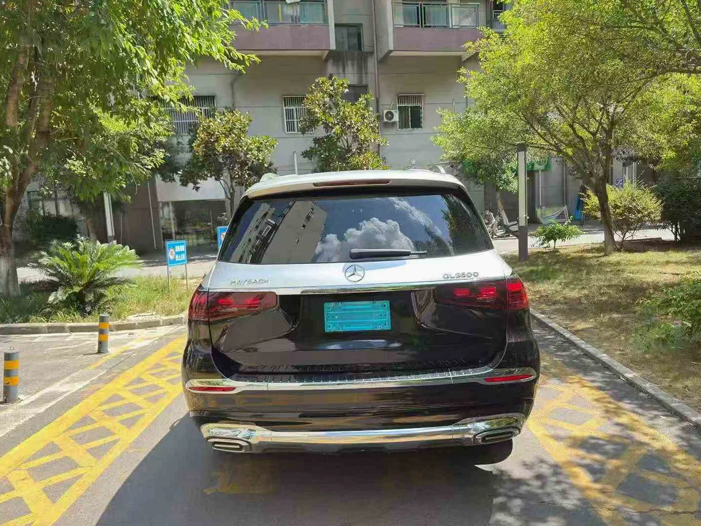 奔驰GLS 后面外观二