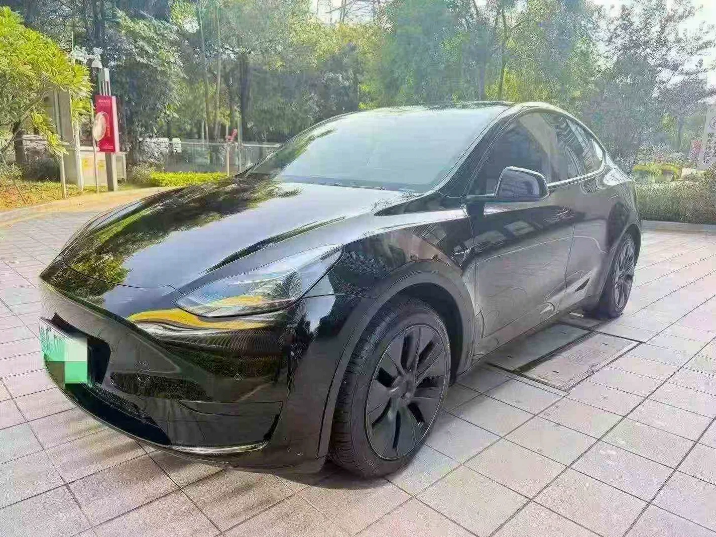 特斯拉MODEL 正面外观三