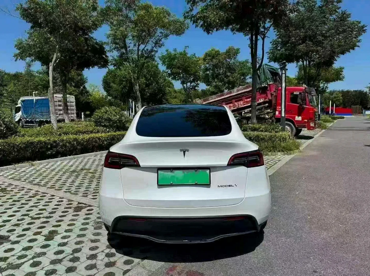 特斯拉MODEL 后面外观一