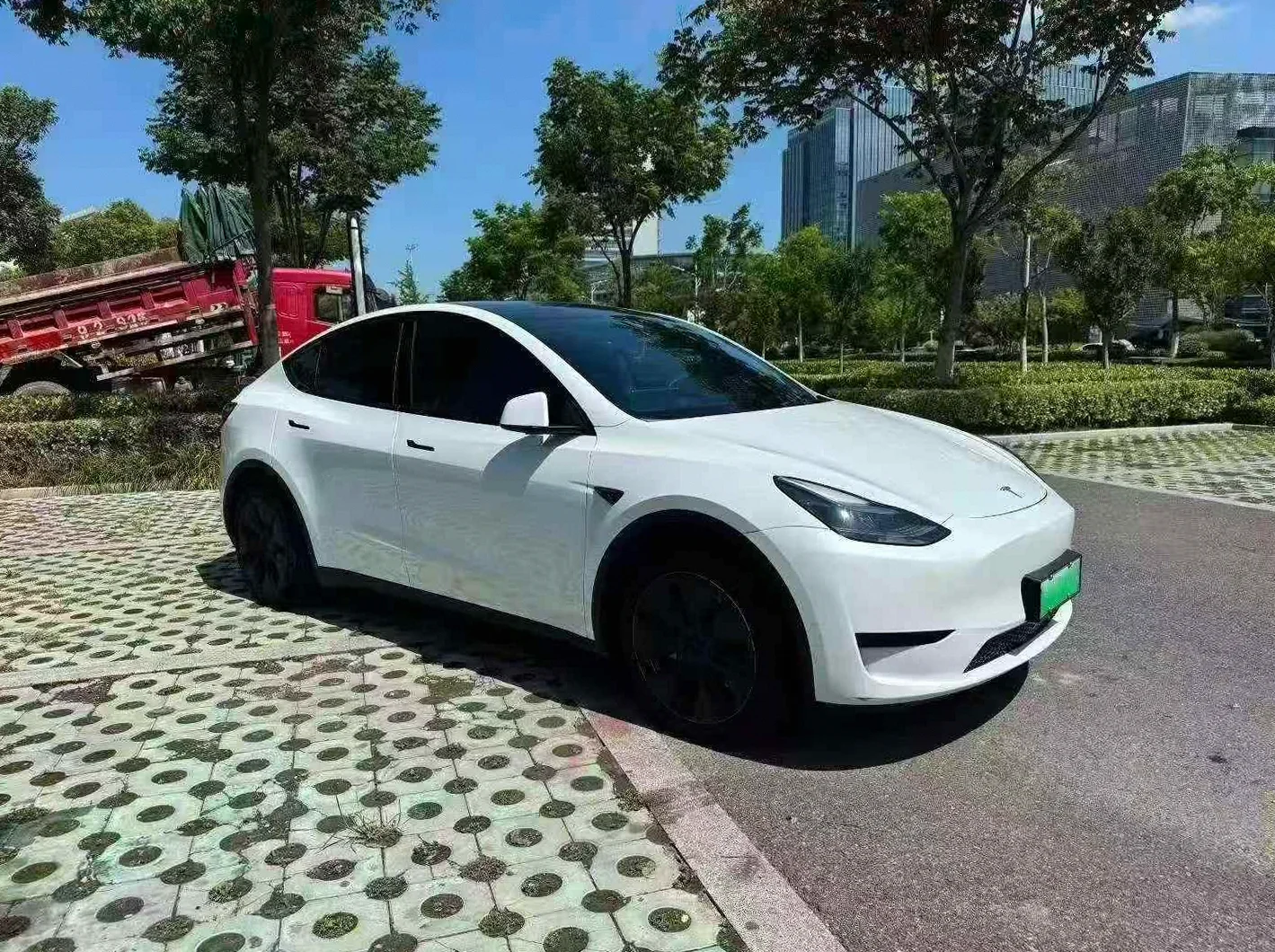 特斯拉MODEL 正面外观三
