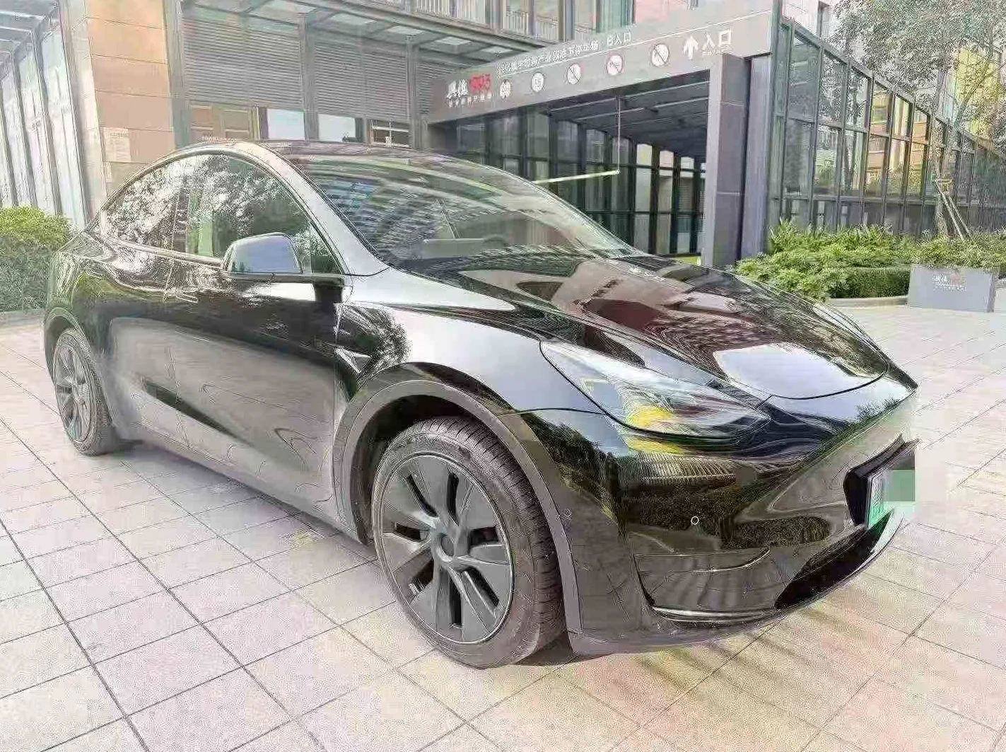24年特斯拉Model Y后驱长续航