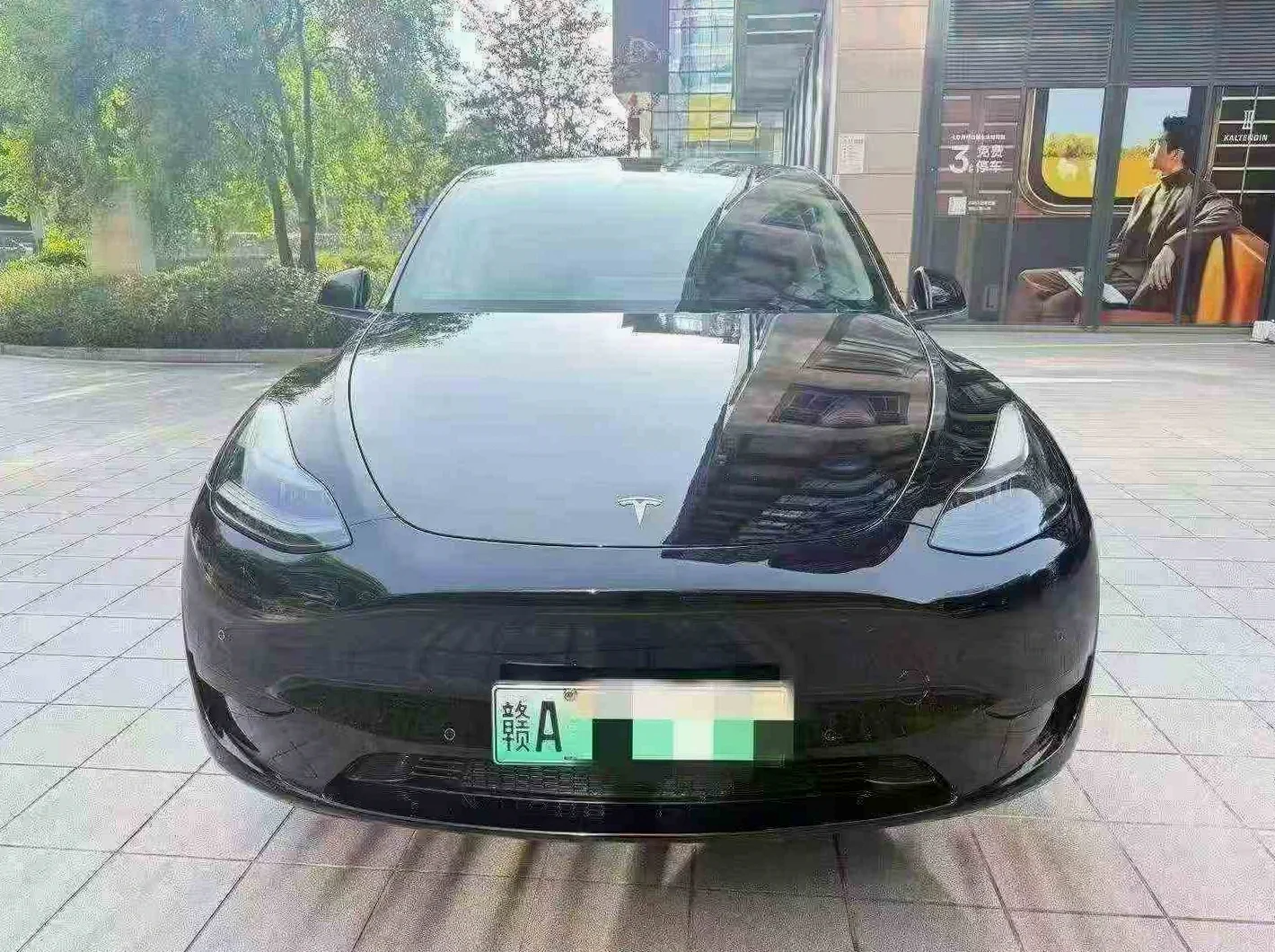 特斯拉MODEL 正面外观二