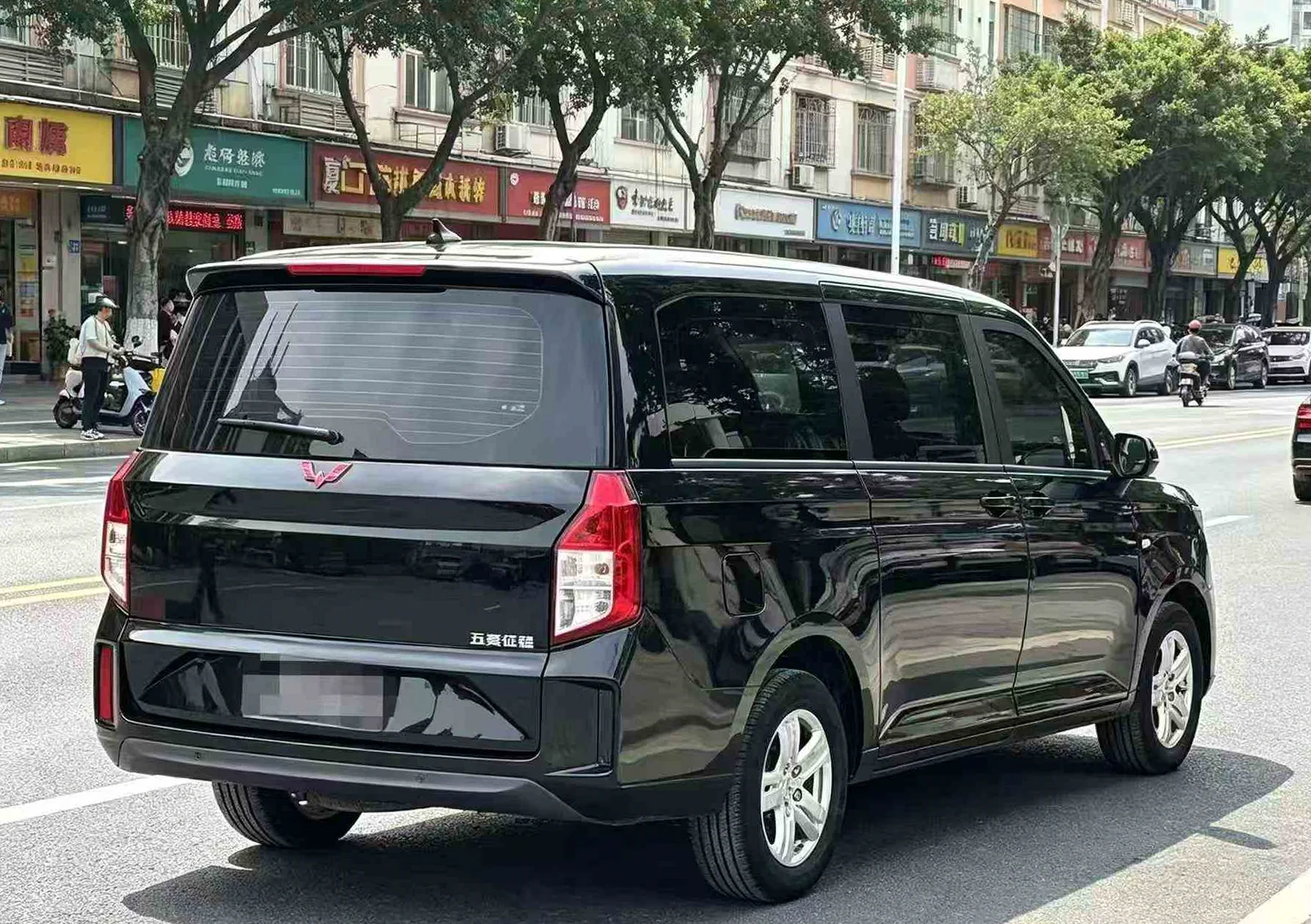 五菱汽车征程 后面外观一