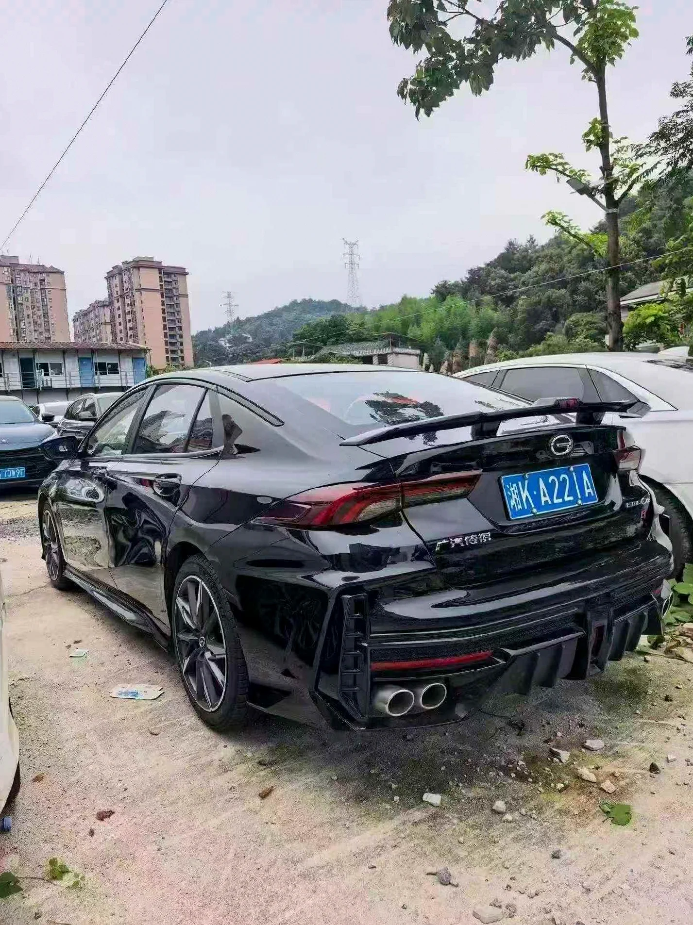 传祺影豹 后面外观一