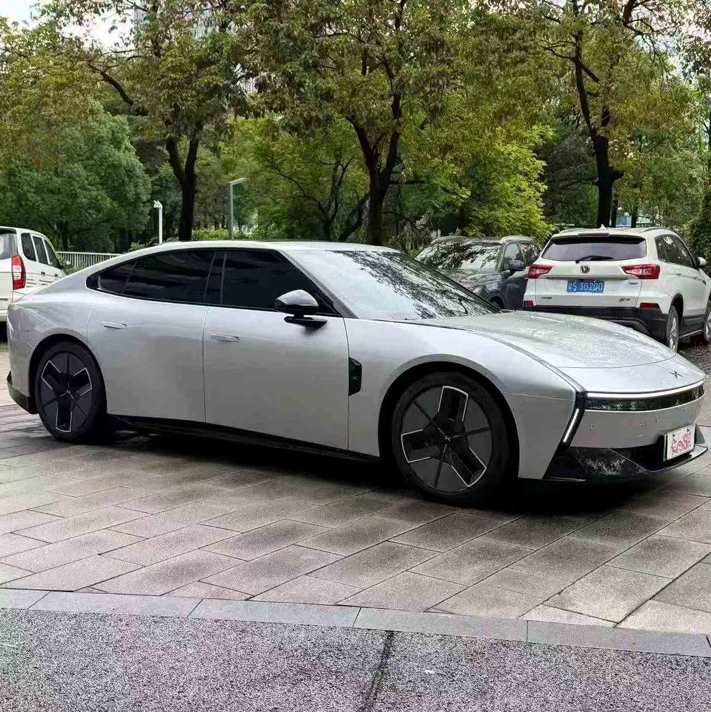 小鹏汽车p7 正面外观三