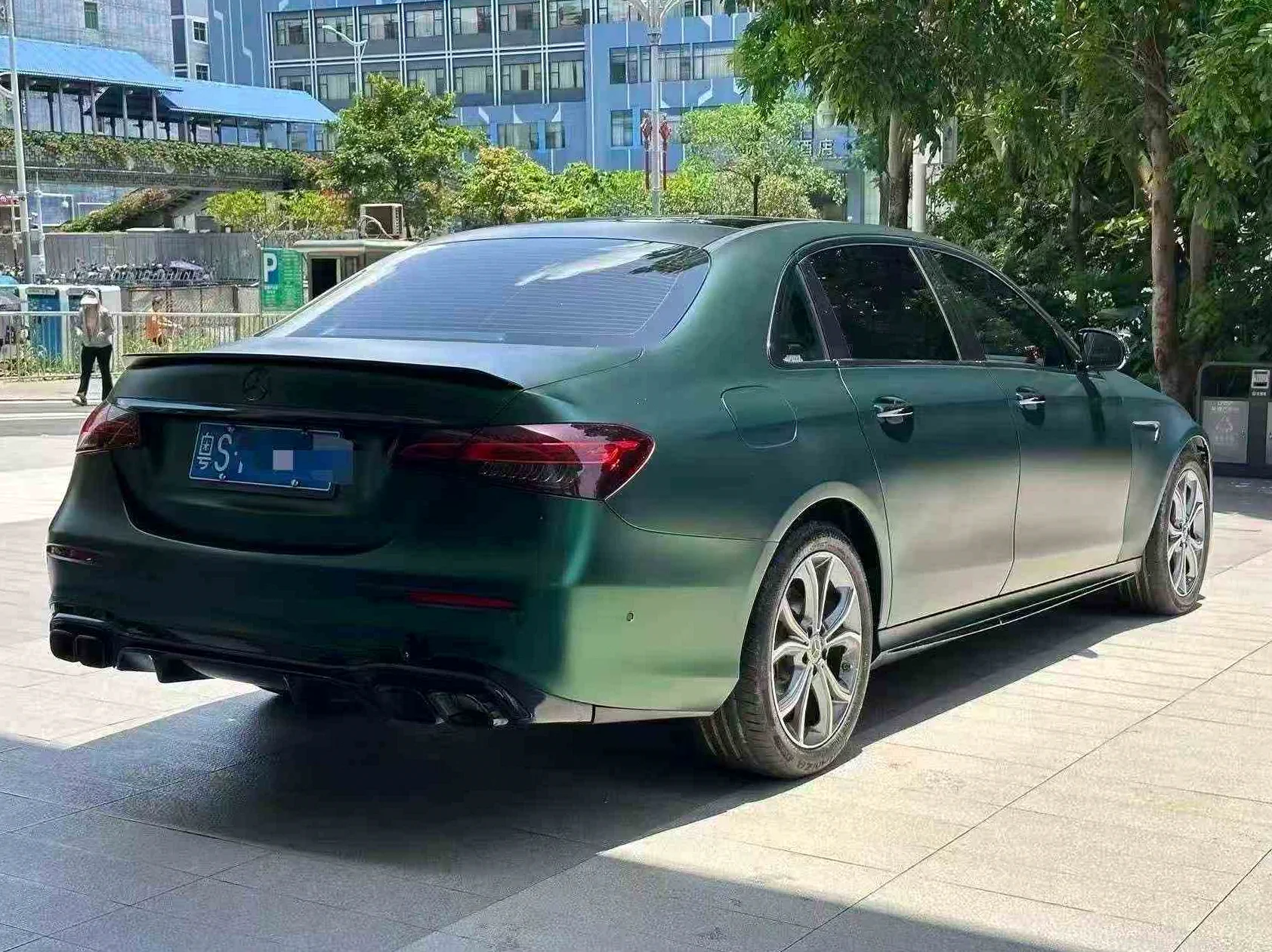 奔驰E 驾驶室