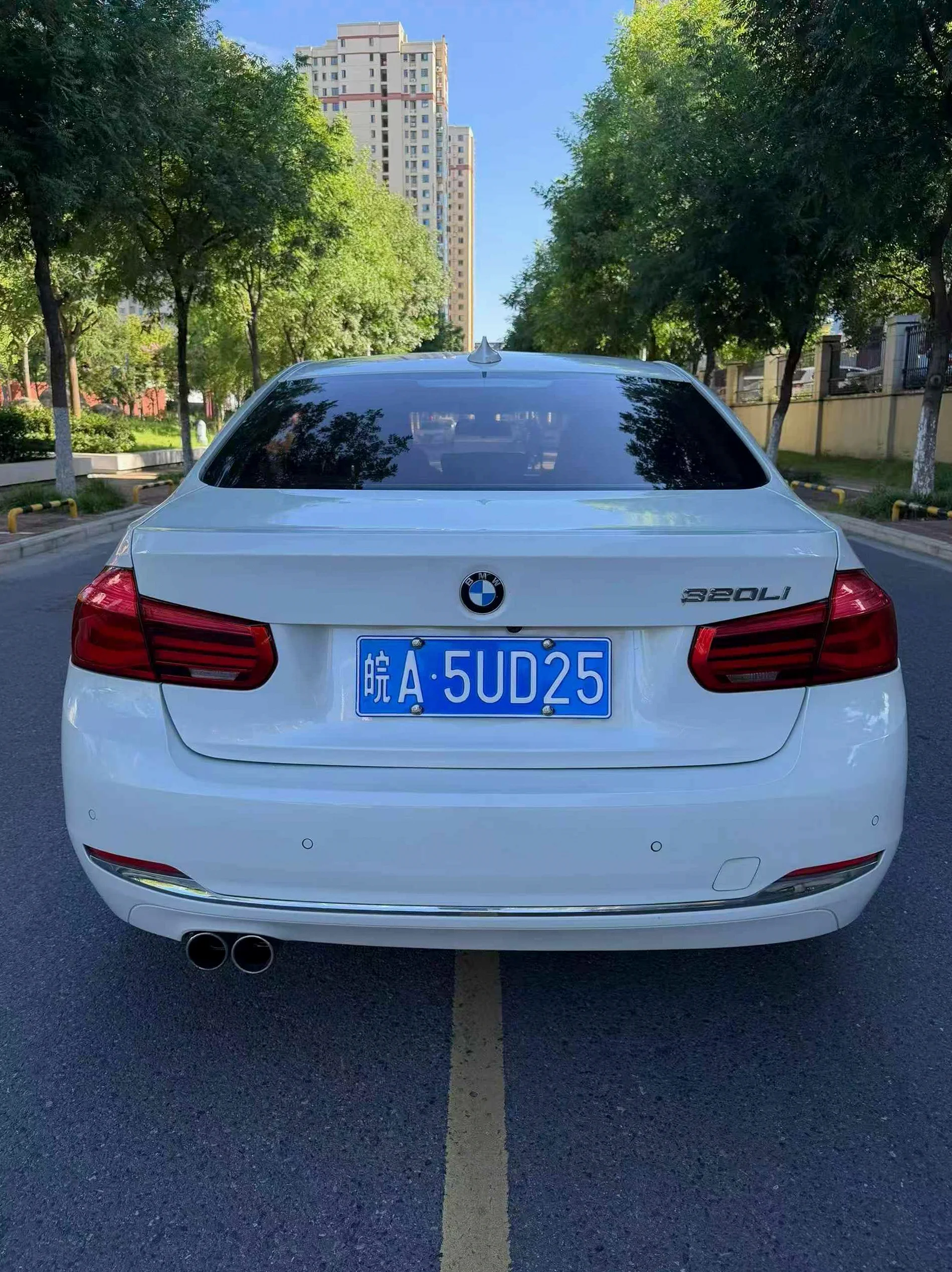 宝马3系 后面外观一