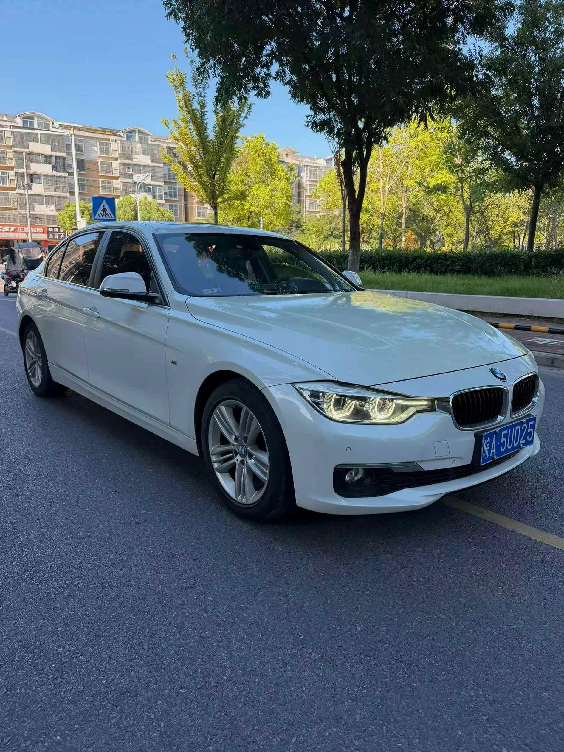 宝马3系 正面外观三