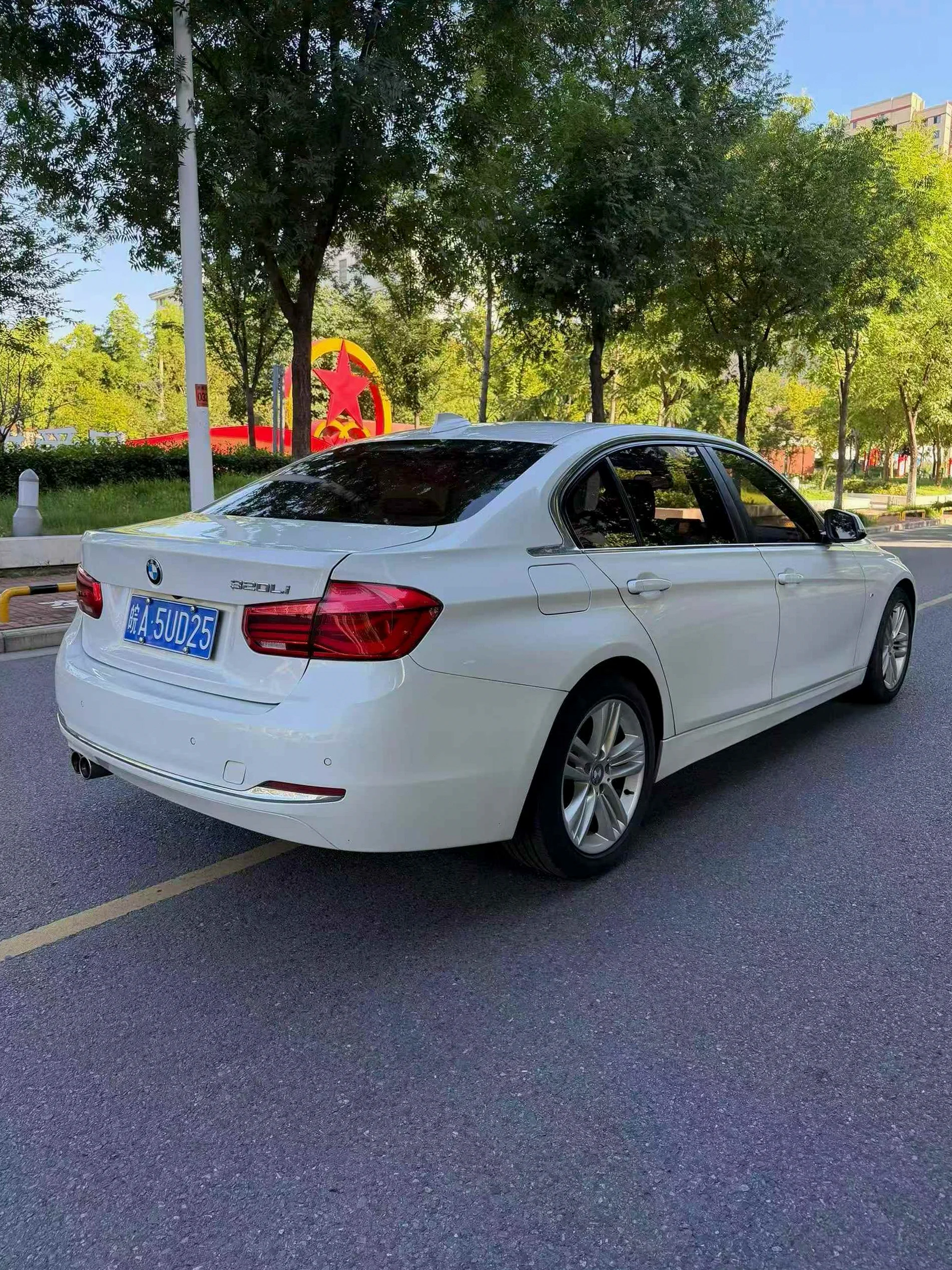 宝马3系 后面外观二