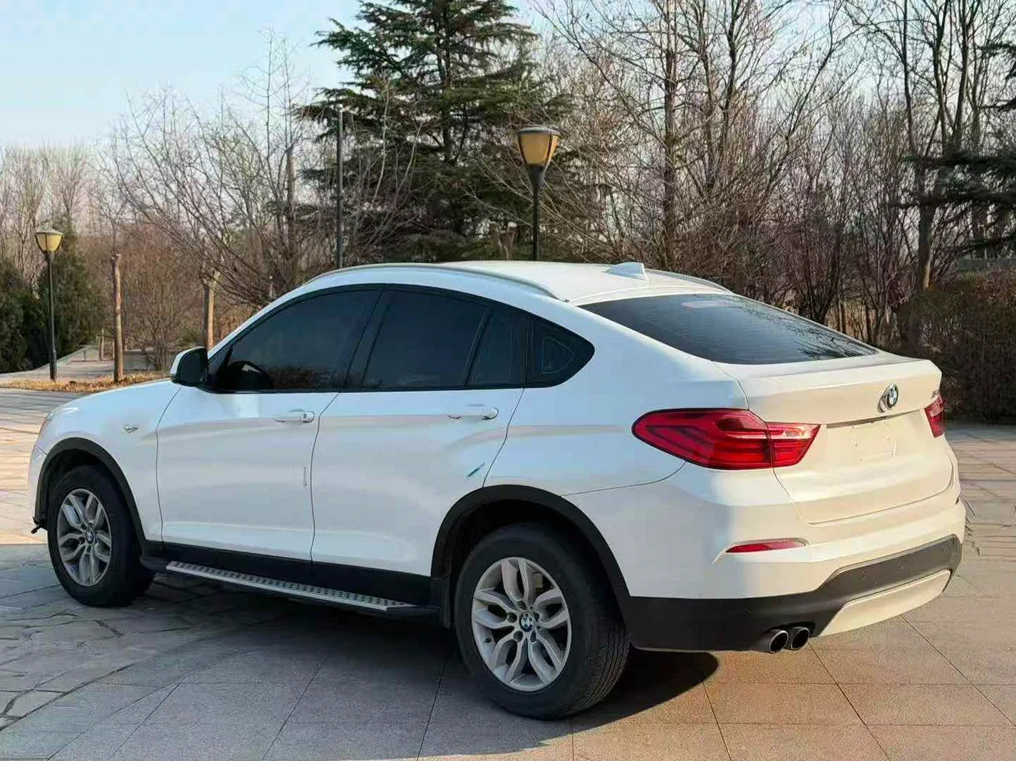 宝马X4 后面外观二