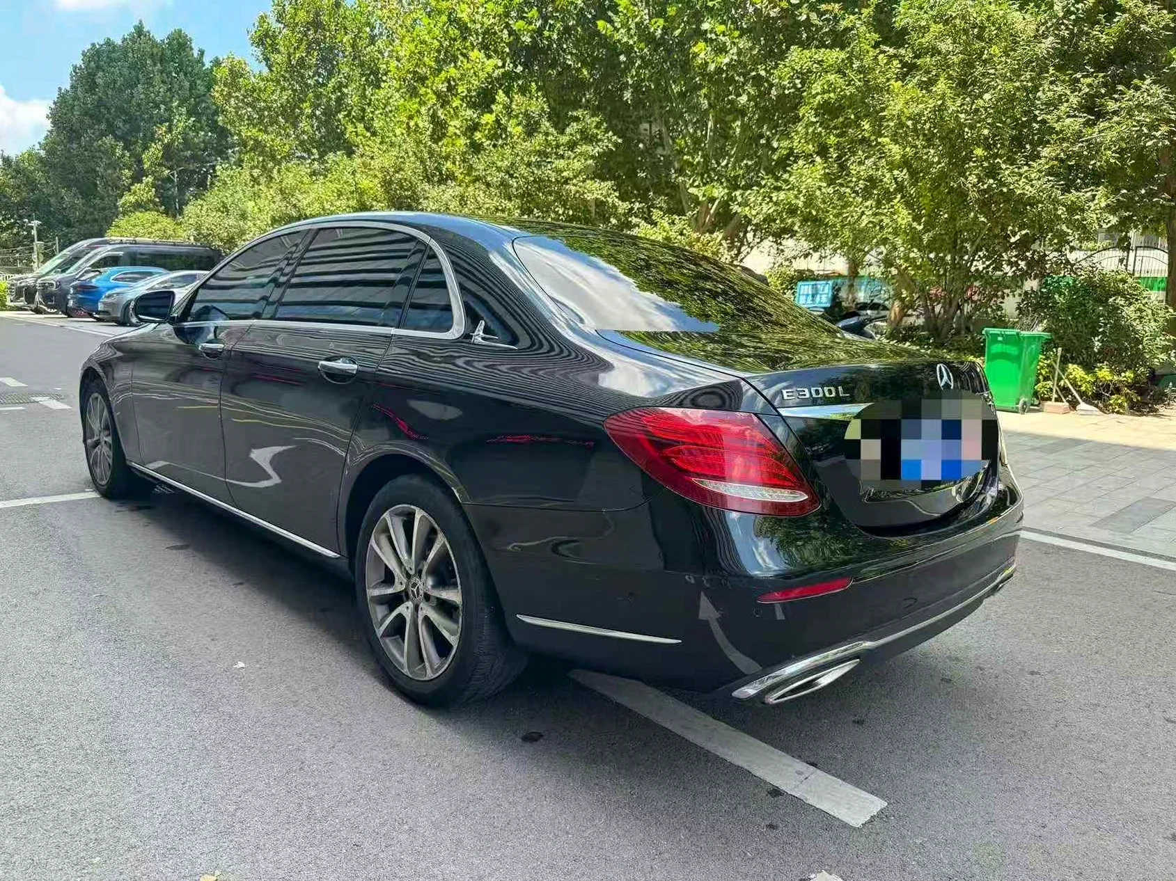 奔驰E 驾驶室