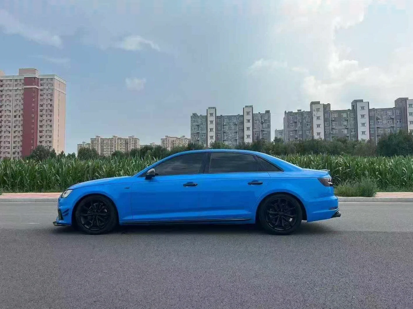 奥迪A4L 后面外观一