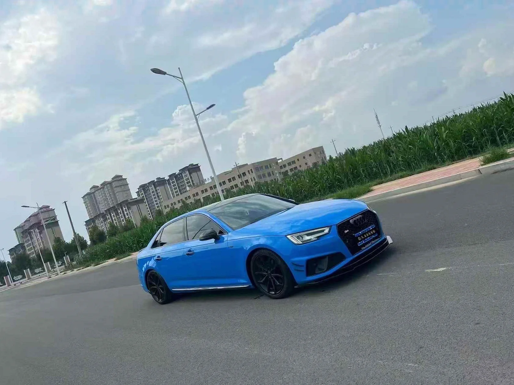 奥迪A4L 正面外观三