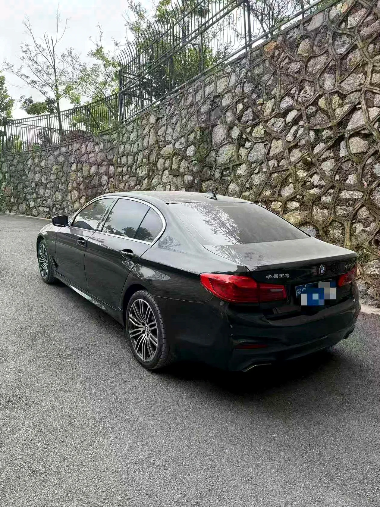 宝马5系 后面外观一