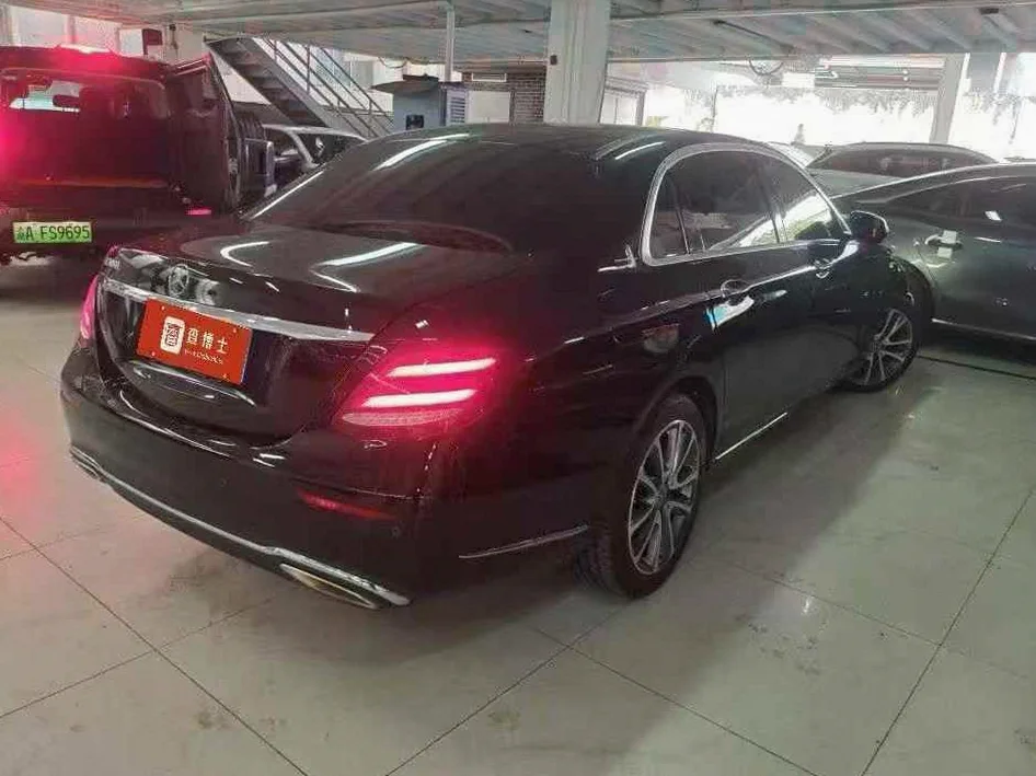 奔驰E 正面外观二