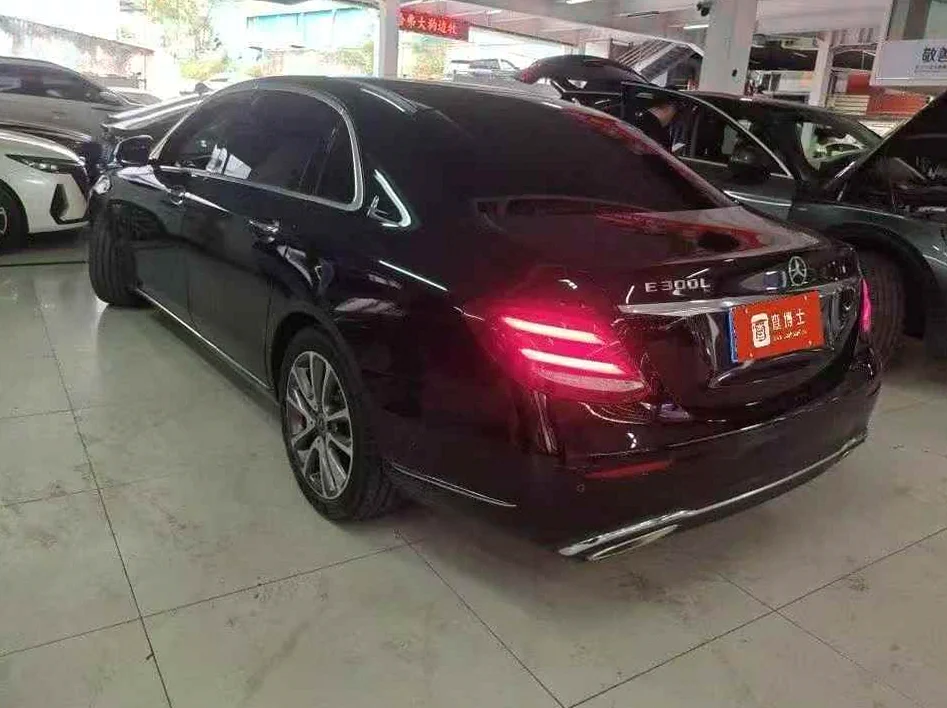 奔驰E 后面外观三