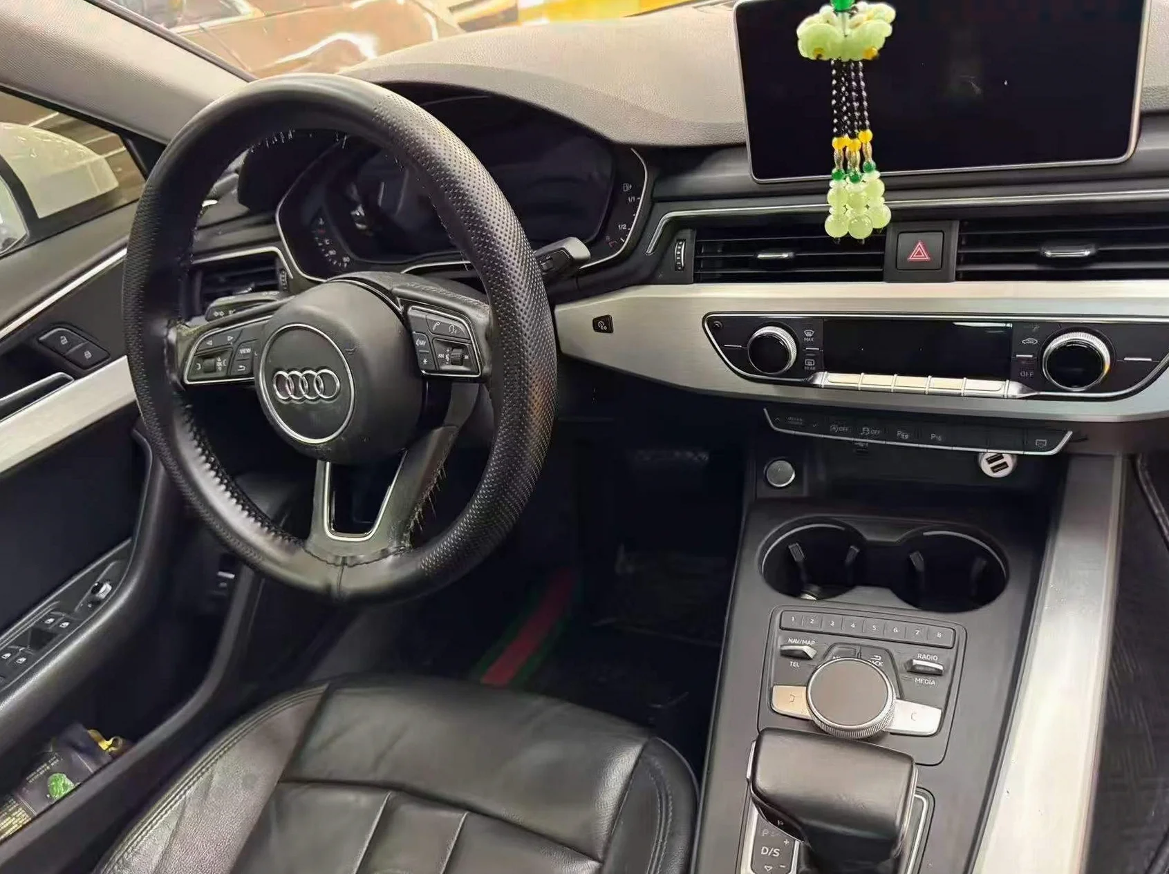 奥迪A4L 后面外观一