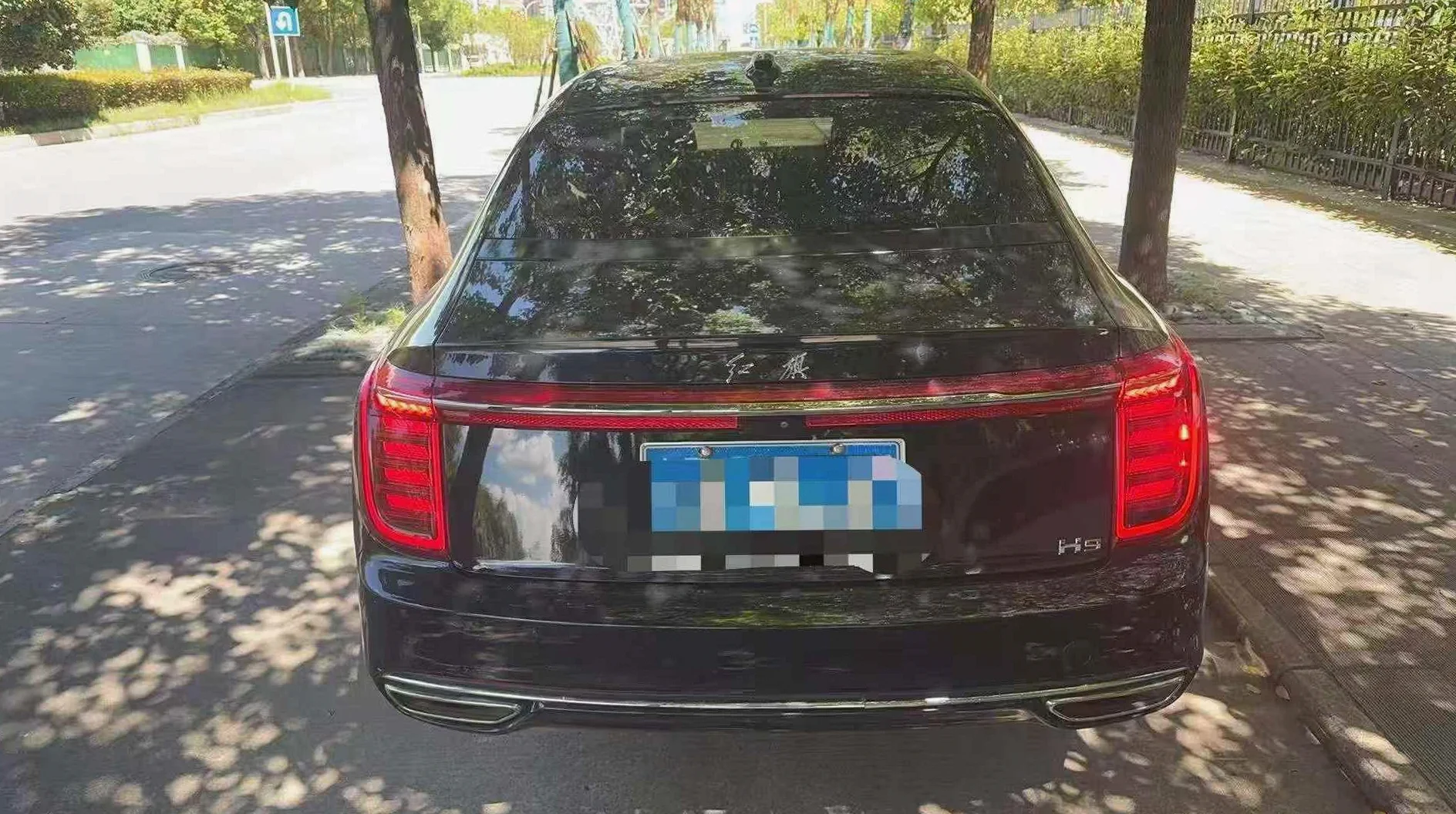 红旗H9 后面外观二