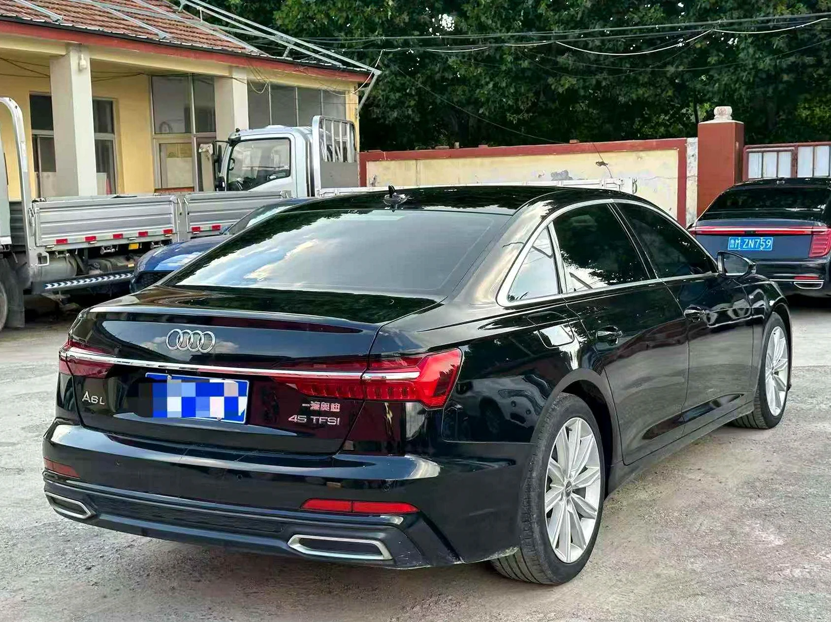奥迪A6L 后面外观三