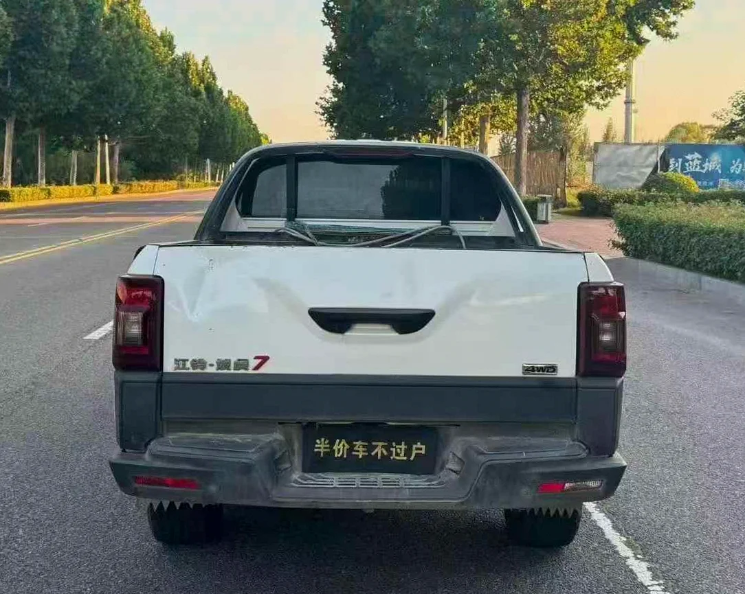 江铃域虎 后面外观一